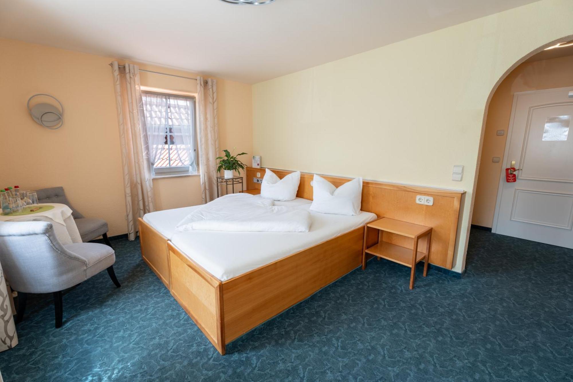 Hotel - Restaurant Traube Neuffen Экстерьер фото