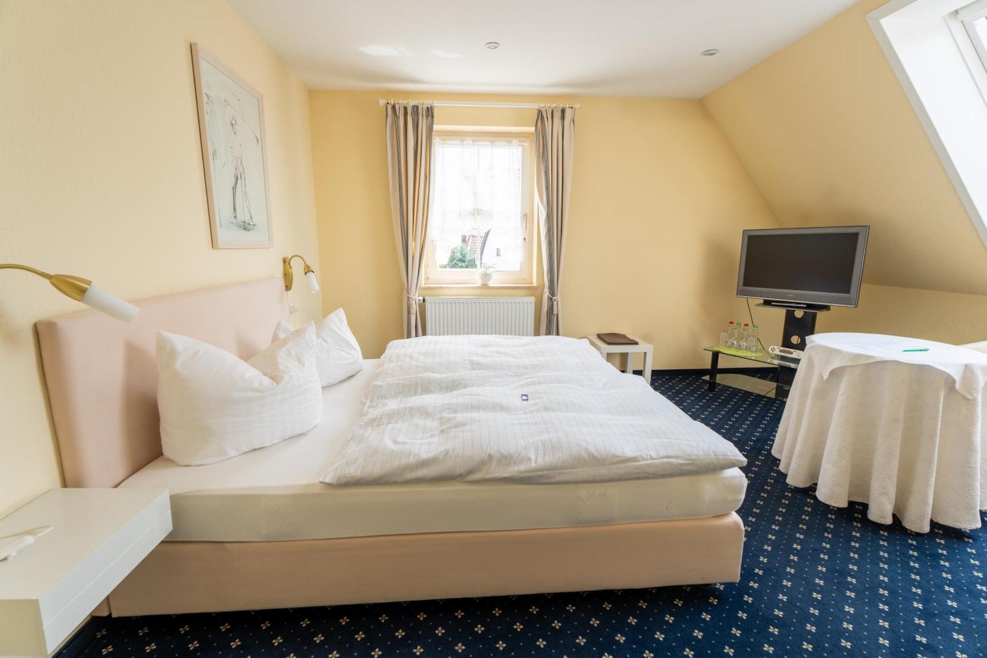 Hotel - Restaurant Traube Neuffen Экстерьер фото